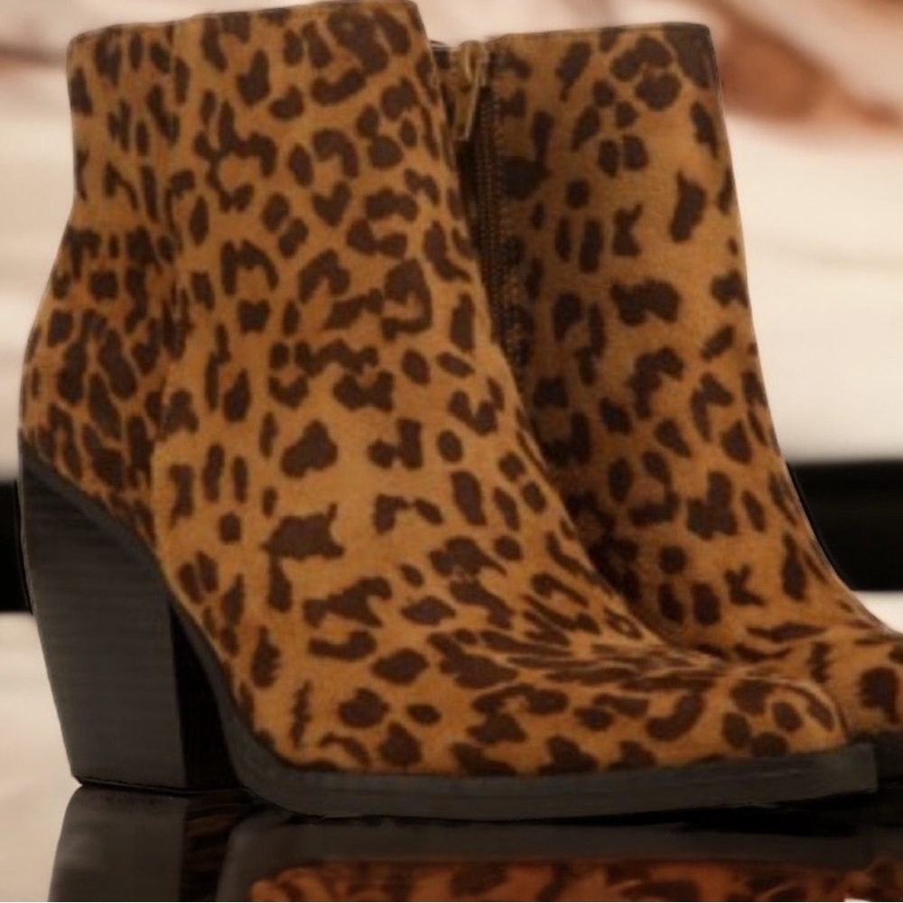 Leopard 🐆 print cowgirl booties